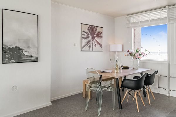 Eetkamer - Appartement bij Noordzee en Vuurtoren in Egmond aan Zee (3)