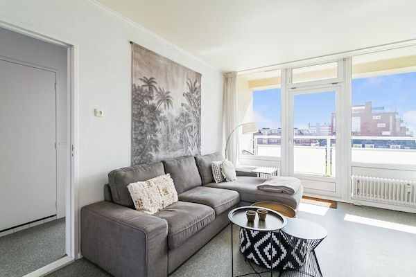 Woonkamer - Appartement bij Noordzee en Vuurtoren in Egmond aan Zee (2)
