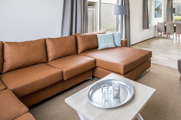 Woonkamer - Villa in Zeeland dicht bij het strand in Scharendijke (5)