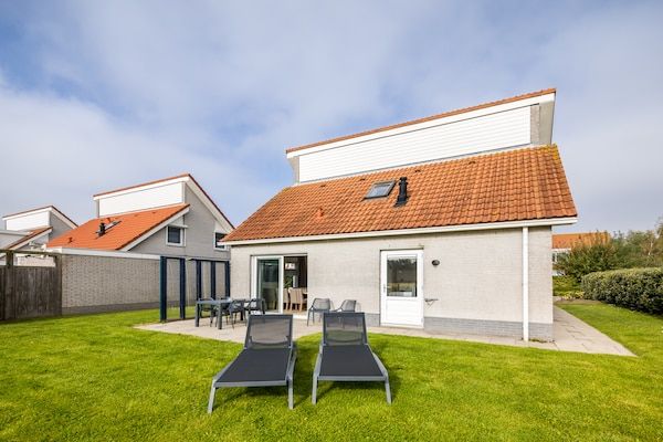 Buitenkant - Villa in Zeeland dicht bij het strand in Scharendijke (1)