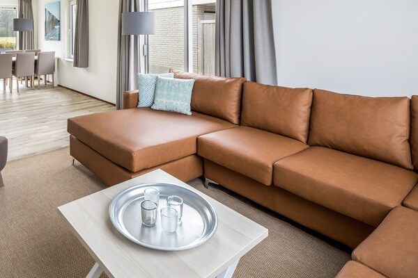 Woonkamer - Villa in Zeeland dicht bij het strand in Scharendijke (4)