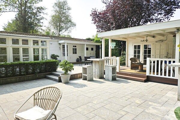 Buitenkant - Chalet Kieftveen met bubbelbad voor vier personen in Voorthuizen (1)