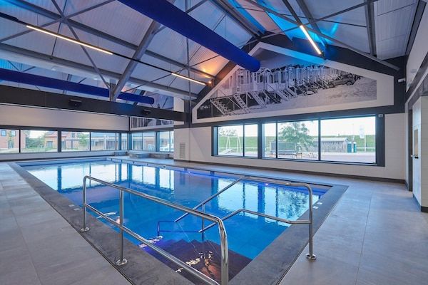 PoolOfHouse - Comfortabele villa in het Veerse Meer in Wolphaartsdijk (2)