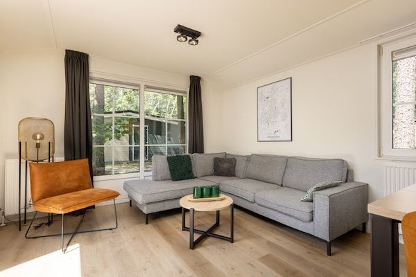 Woonkamer - Chalet in De Peel bij Bos in Vlierden (2)