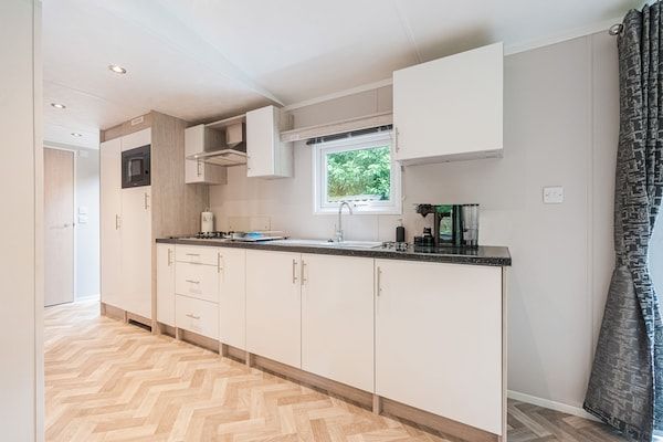 Keuken - chalet in het bos met zwembad in Vledder (4)