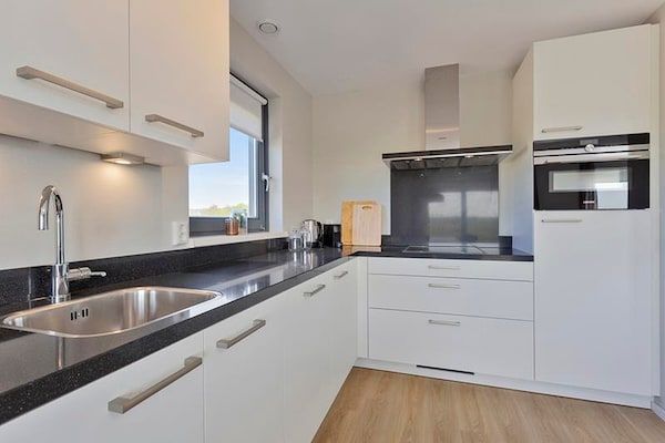 Keuken - Ontspannende natuurretraite met strand in Scherpenisse (4)