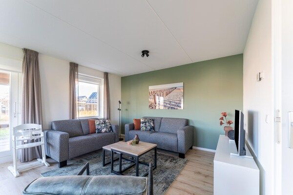 Woonkamer - Ontspannende natuurretraite met strand in Scherpenisse (2)