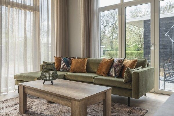 Woonkamer - Vakantiehuis in Overijssel met Tuinterras in Zuna (4)