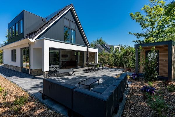 Buitenkant - Villa op Texel bij Strand en Natuurgebied in Den Burg (1)