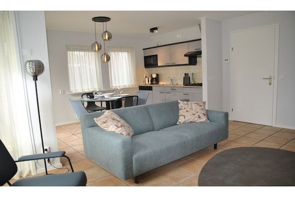 Woonkamer - Eilandvakantie met bubbelbad in De Koog (2)