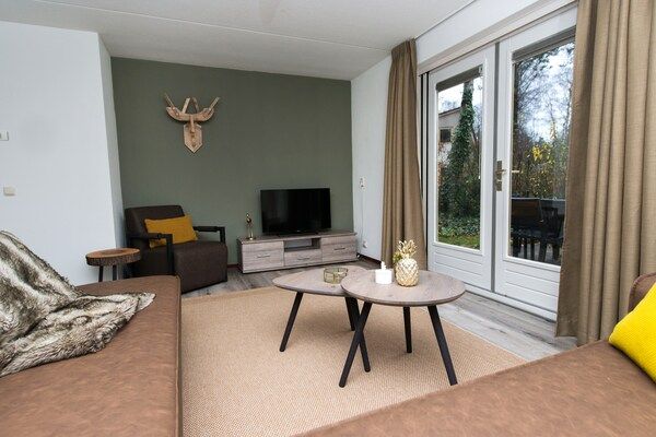 Woonkamer - Moderne Villa Nabij Veluwe in Hoenderloo (4)
