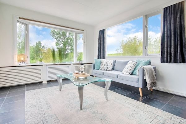 Woonkamer - Watervilla bij Volkerak Ooltgensplaat in Ooltgensplaat (3)