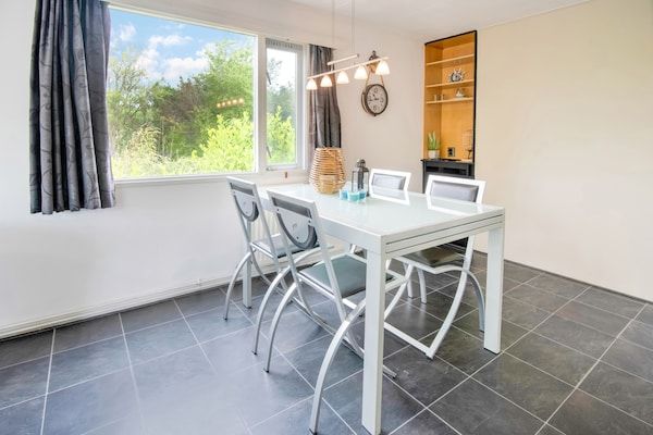 Eetkamer - Watervilla bij Volkerak Ooltgensplaat in Ooltgensplaat (4)