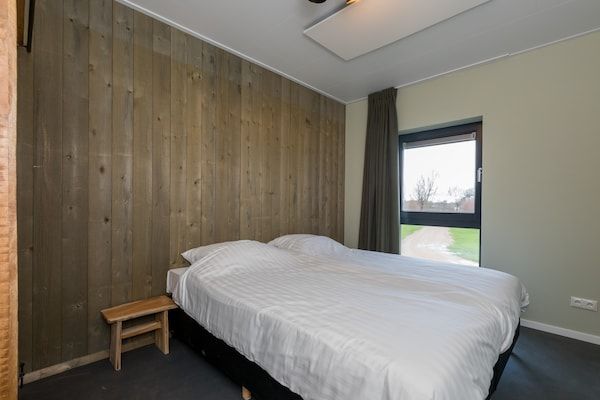 Slaapkamer - Vakantiehuis in Schorre bij Strand & Duinen in Vrouwenpolder (3)