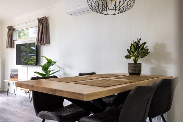 Eetkamer - Natuurontsnapping met tuin in Hoenderloo (4)