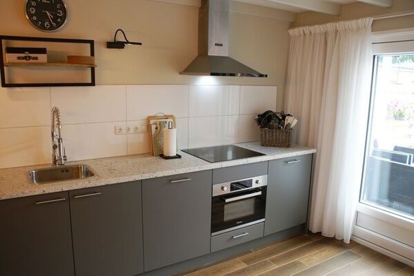 Keuken - Vakantiehuis Paesens bij Waddenzee in Paesens (2)