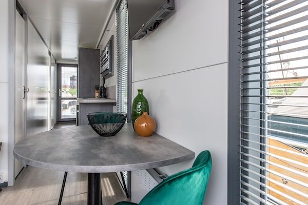 Eetkamer - Waterlodge Kamperland met Uitzicht Terras in Kamperland (4)