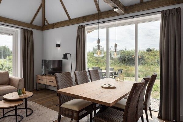 Eetkamer - Villa in Someren bij Somerense Heide in Someren (4)