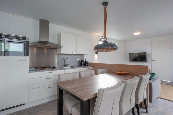 Keuken - Lodge in Nieuwvliet-Bad bij het Strand in Nieuwvliet-Bad (2)