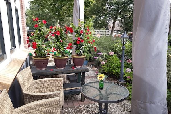 Terras - Appartement in Giethoorn bij Grachten in Giethoorn (2)