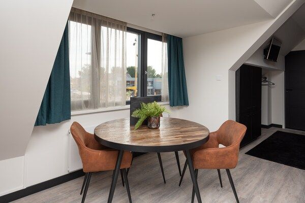 Woonkamer - Studio in Domburg bij Strand en Golf in Renesse (5)