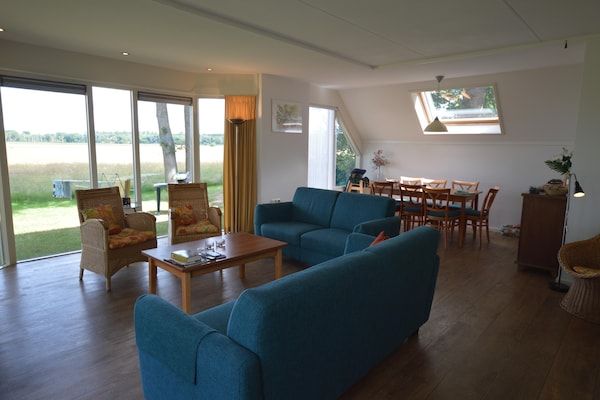 Woonkamer - Rustgevend vakantiehuis in Lemele in Lemele (2)