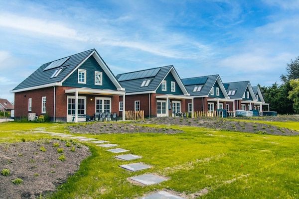 Buitenkant - Duurzame watervilla met afwasmachine, bij een meer in Medemblik (1)