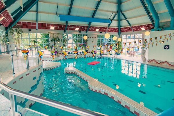 Park - Duurzame watervilla met sauna, bij het Ijsselmeer in Medemblik (2)