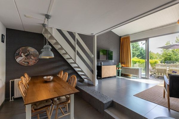 Eetkamer - Comfortabel vakantiehuis vlakbij het strand in Nieuwvlietbad (2)
