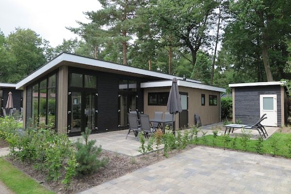 Buitenkant - Modern verblijf in de natuur in Hoenderloo (1)