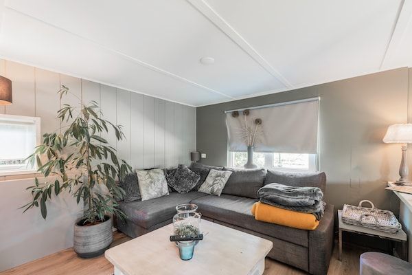 Woonkamer - Chalet in Reutum bij Almelo Nordhorn Kanaal in Reutum (3)