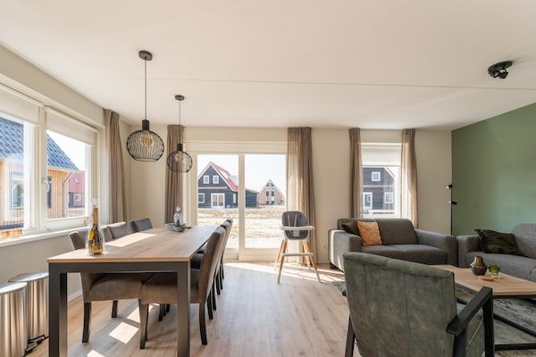 Eetkamer - Vakantiehuis in Scherpenisse bij zee in Scherpenisse (4)