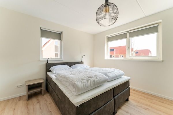 Slaapkamer - Vakantiehuis in Scherpenisse bij zee in Scherpenisse (2)