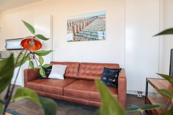 Woonkamer - Modern vakantiehuis in Nieuwvliet met tuin in Nieuwvliet (5)