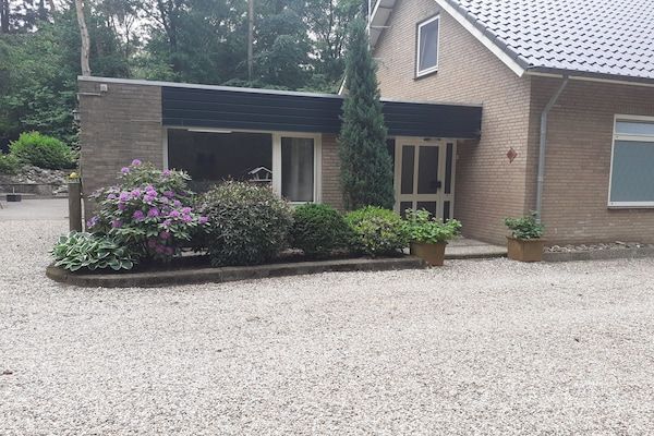 Buitenkant - Romantische bungalow in Mook in Mook (2)