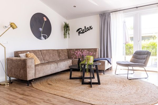 Woonkamer - Rustig verblijf nabij wandelpaden in Veldhoven (2)