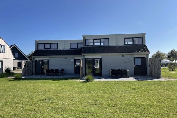 Buitenkant - Vakantiehuis op een vakantiepark in De Cocksdorp (2)