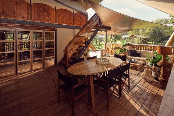 Terras - Wolderwijd Lake Glamping Tent in Zeewolde (3)