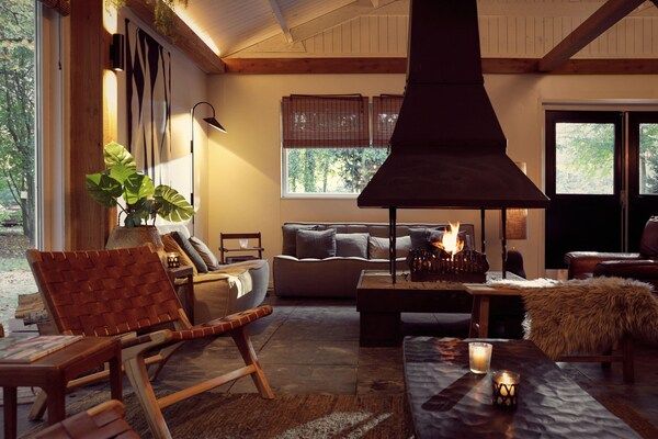 Woonkamer - Wolderwijd Lake Glamping Tent in Zeewolde (2)