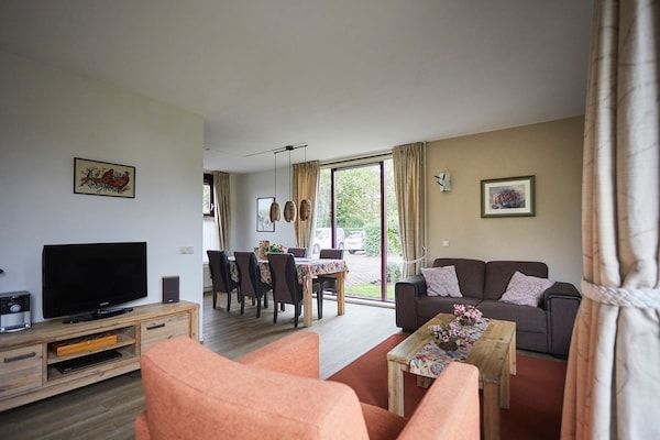 Eetkamer - Vakantiehuis in Zeeland met Sauna in Heinkenszand (4)