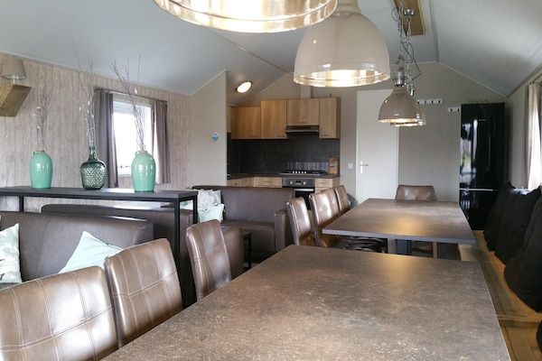Eetkamer - Forest-Edge Glamping Tent in Bant (2)