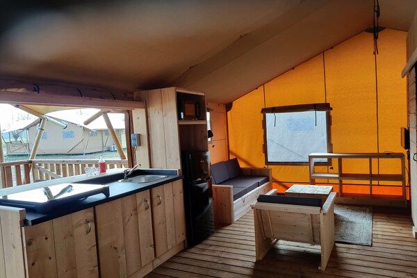 Keuken - Flevoland Glamping Escape in Bant (3)