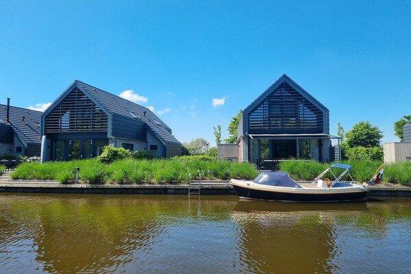 Buitenkant - Watervilla in Balk bij Friese Meren in Balk (1)