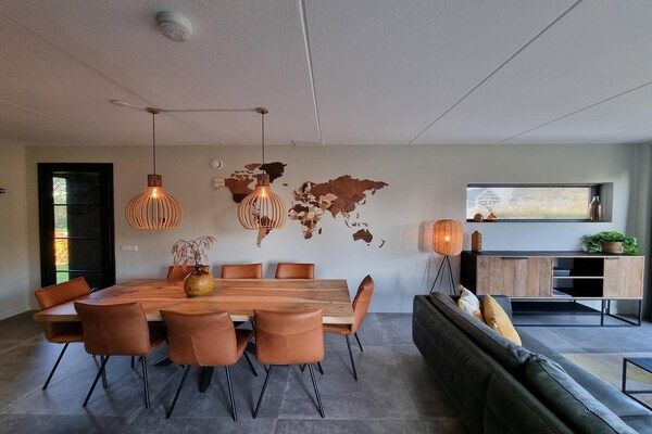 Eetkamer - Watervilla in Balk bij Friese Meren in Balk (5)