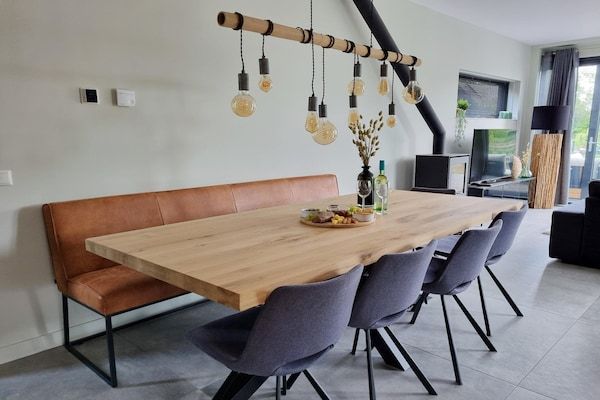 Eetkamer - Villa in Balk met eigen steiger aan Slotermeer in Balk (5)