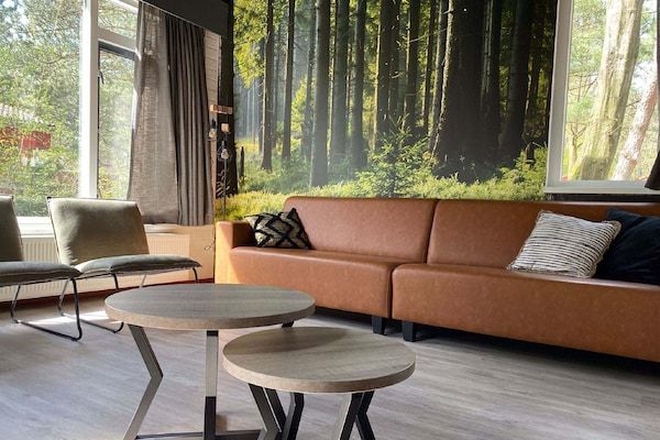 Woonkamer - Bungalow aan het water Weerterbergen in Weert (3)