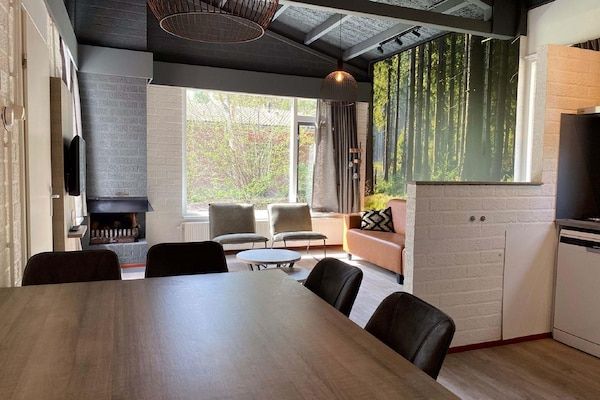 Eetkamer - Bungalow in Weert met Privé Steiger in Weert (4)