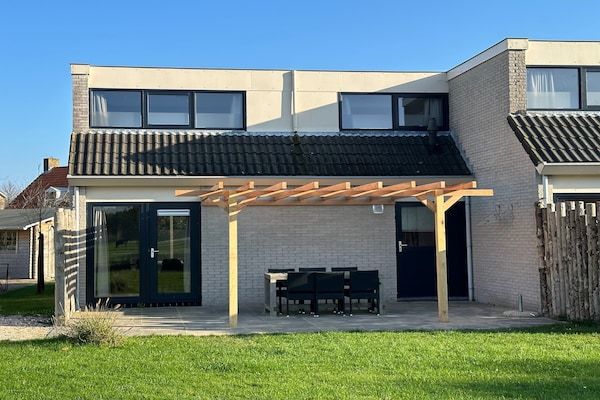 Buitenkant - Vakantiehuis op Texel met Terras in De Cocksdorp (4)