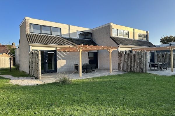 Buitenkant - Vakantiehuis op Texel met Terras in De Cocksdorp (1)