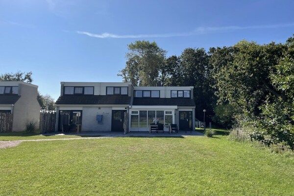 Buitenkant - Vakantiehuis op Texel met Serre in De Cocksdorp (1)